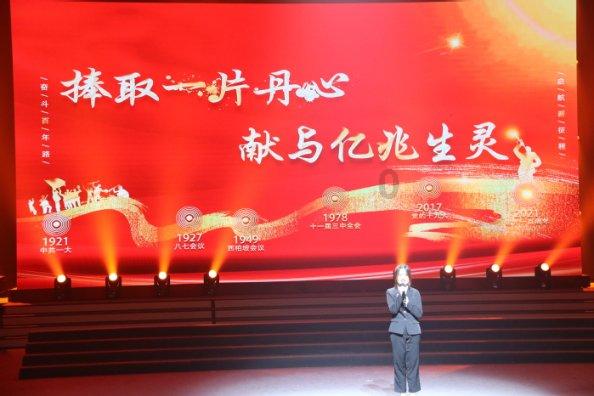四川一农场挖出神秘铁罐,以为是炸弹,经过研究让专家欣喜不已